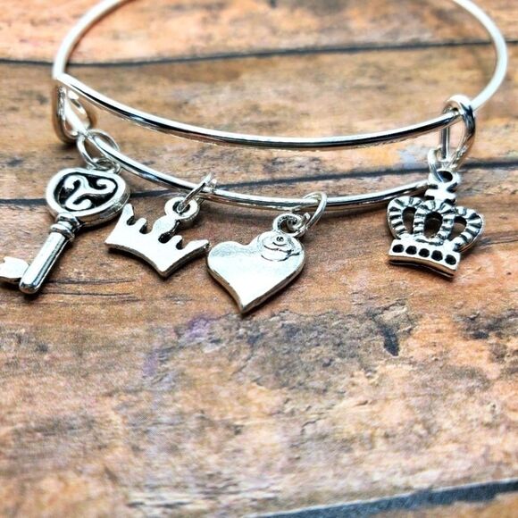King and Queen Charm Bracelet - Picture 3 of 5